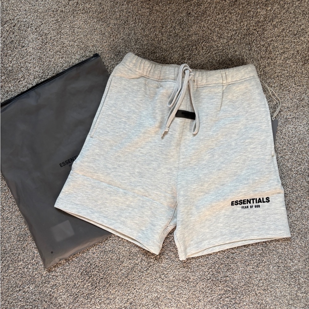 Essentials fear of god shorts - Picture 2 of 5